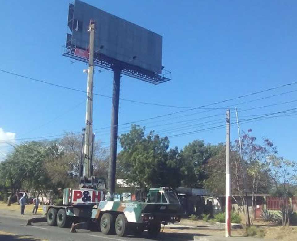 grua-telescopica-pyh-25-toneladas-doble-pasteca-24-metros-de-altura-01