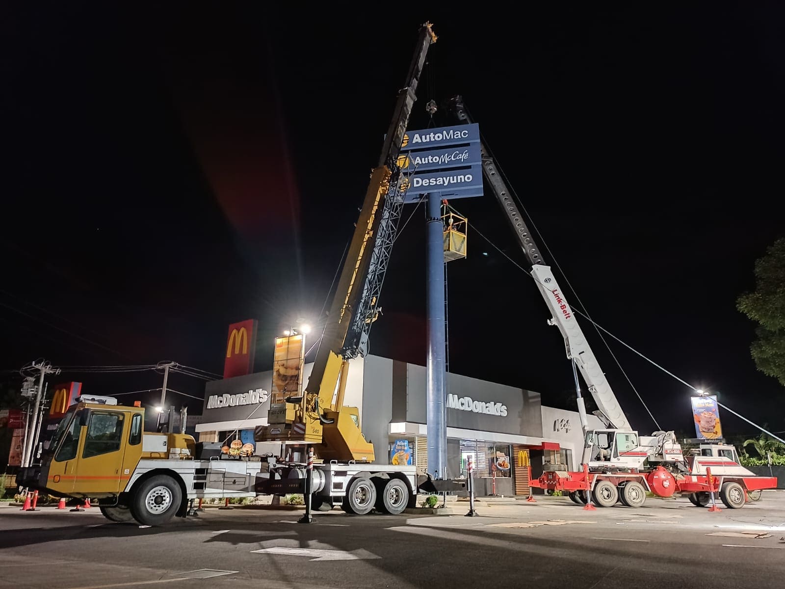 Instalación de vallas publicitarias y rótulos